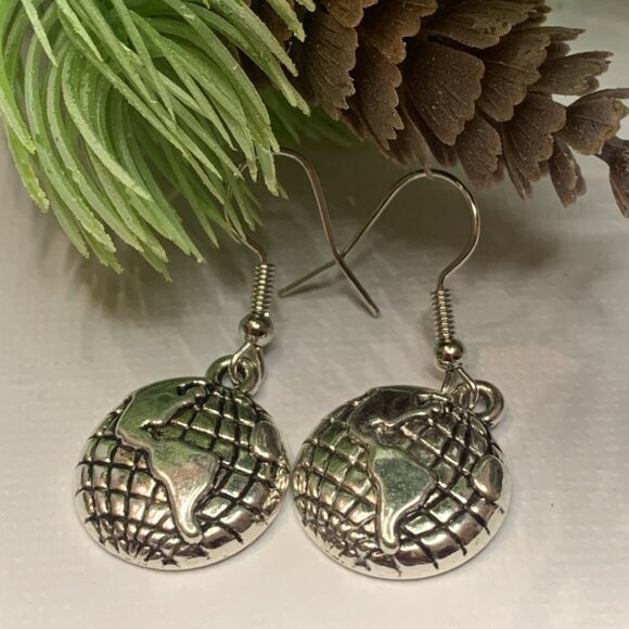 Globe Earring, Earth Earring, Planet Earring, World Earring, Teacher Earring - Picture 5 of 7